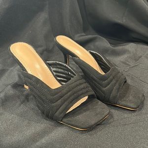 NIB-size 7.5 Black square Toe Slip on Heel